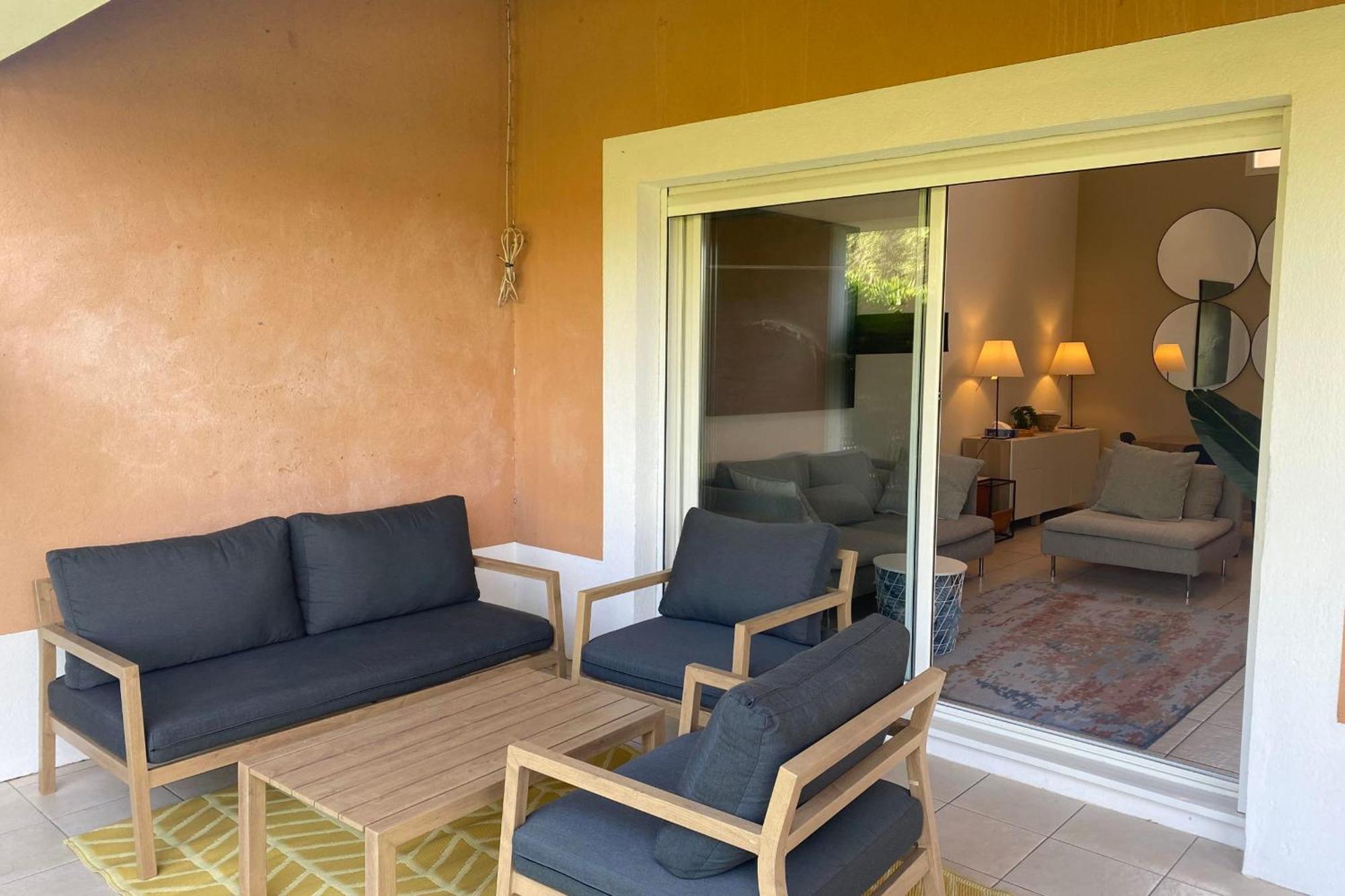 110m With Swimming Pools Ac And Garage - Benakey *